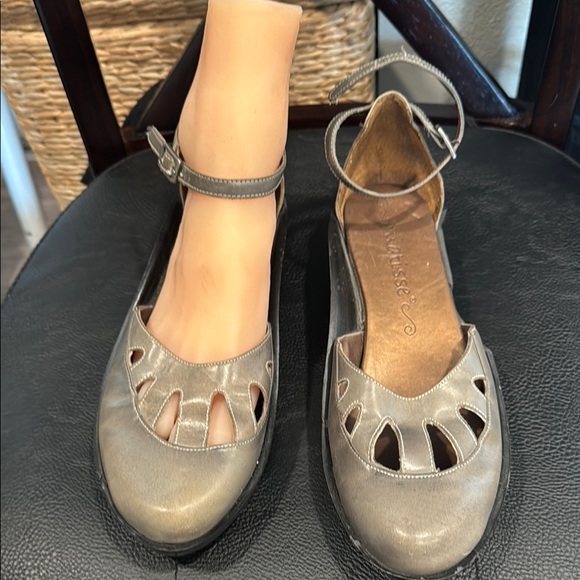 Stylish Women's Gray Sandals - Picture 1 of 6